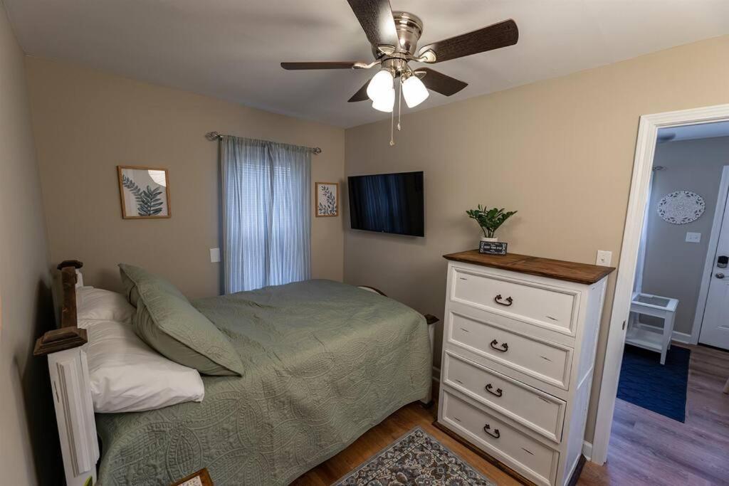 The Cardinal Nest A Cozy Cottage On Main St Saint Charles Exterior foto